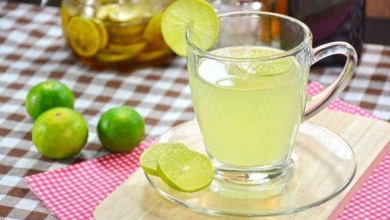 10 benefícios de beber água morna com limão de manhã