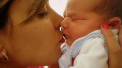 Por que você NUNCA deve beijar bebês recém-nascidos