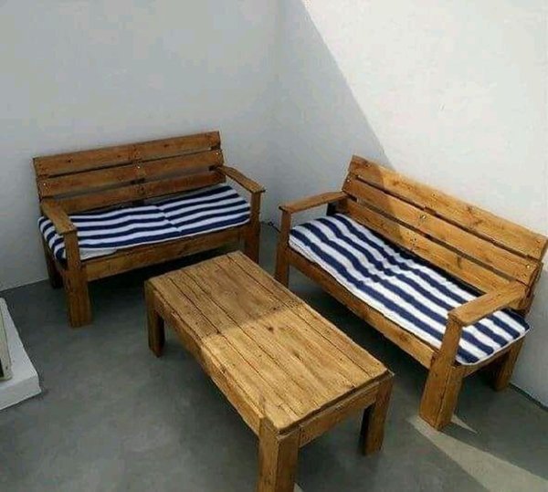 sofa de pallet comum