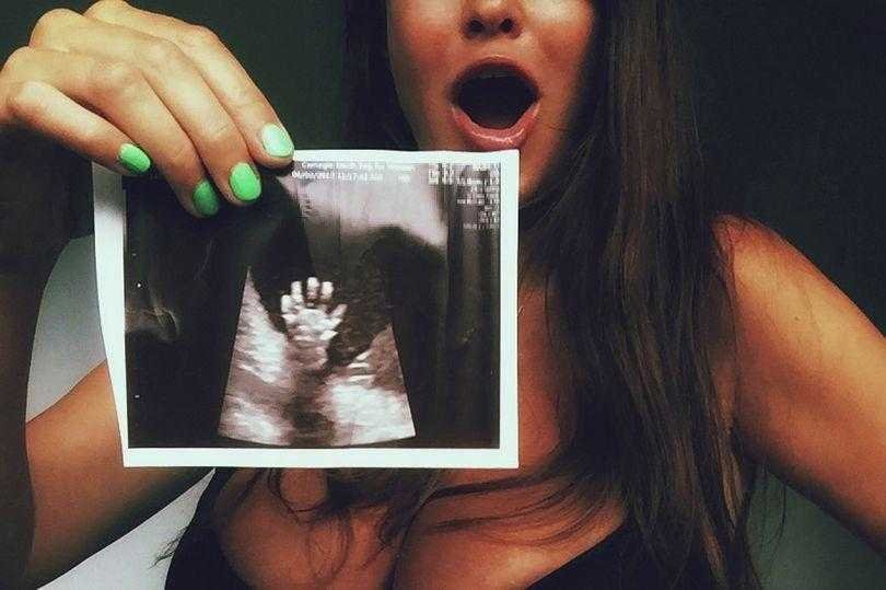 Bebê faz “toca aí” em ultrassom e imagem viraliza f