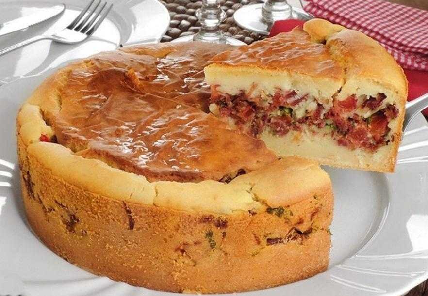 Torta de mandioca com carne seca fff