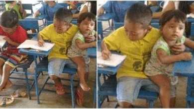 Menino de 7 anos leva irmão menor à escola para não faltar na aula