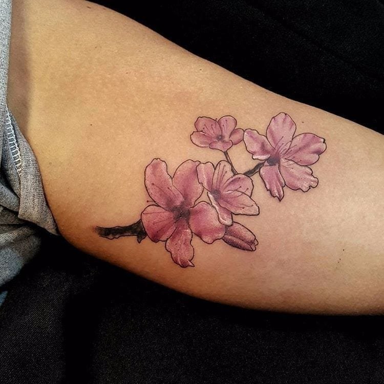 100 tatuagem de flores para você se inspirar a fazer