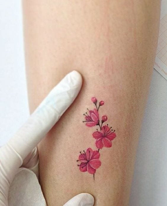 100 tatuagem de flores para você se inspirar a fazer