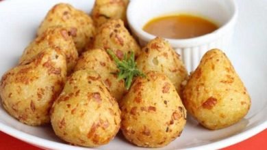 Coxinha de tapioca com queijo branco, não leva farinha ou óleo no preparo