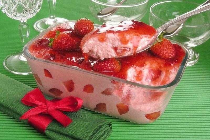 Cremão mousse de morango pratico e delicioso