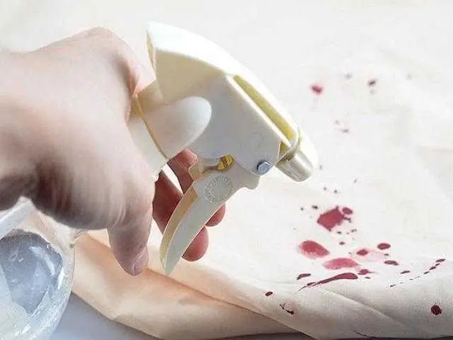 7 Dicas tirar as manchas de sangue da roupa sem estragá las d