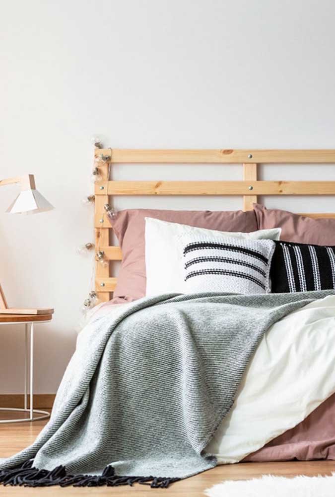 Pallets e lâmpadas: uma dupla que sempre funciona
