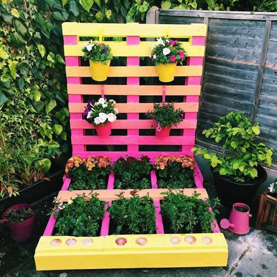 Ideia com pallets para jardim
