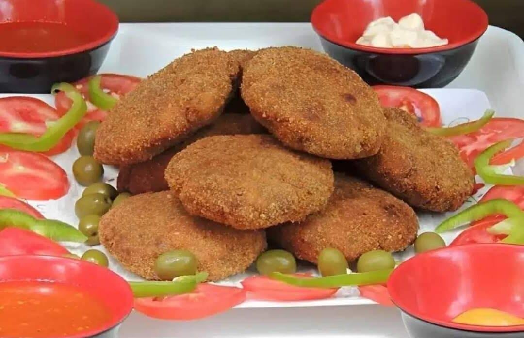 bolinho de carne de feira