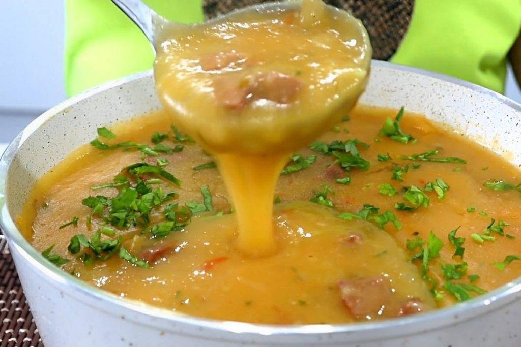 Caldo de Mandioca com linguiça cremoso