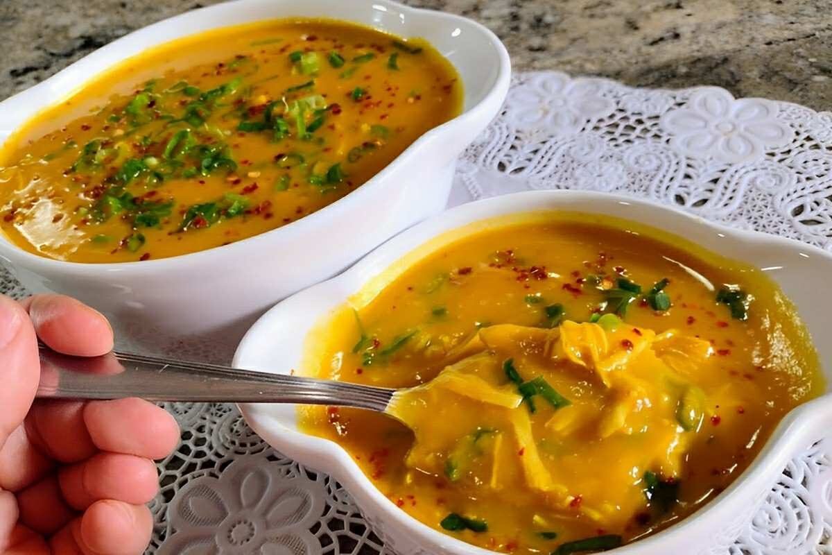 Sopa detox de frango com legumes para entrar em forma sem sofrer