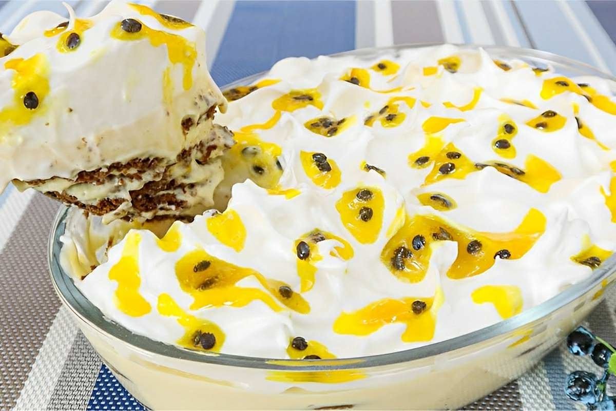 Pavê nuvem de maracujá com cobertura de merengue perfeito para a sobremesa de toda a família