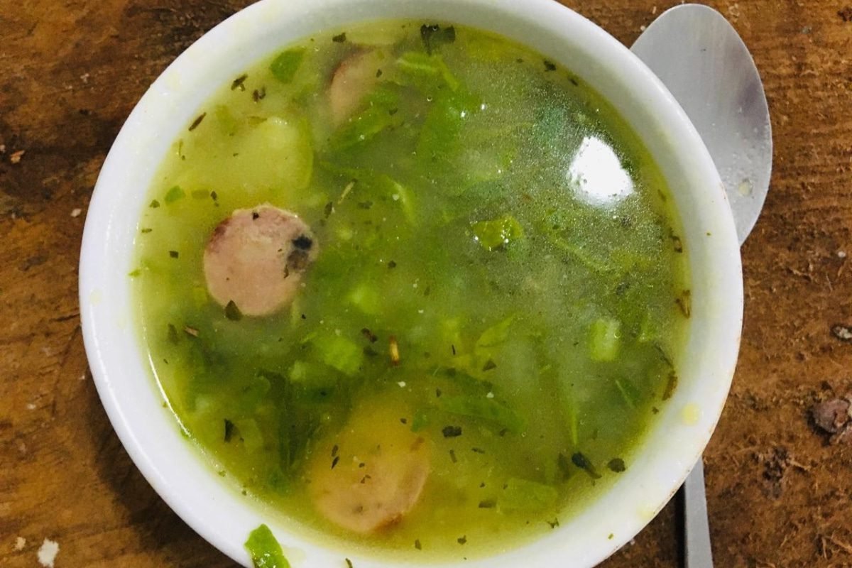 Caldo verde com linguiça