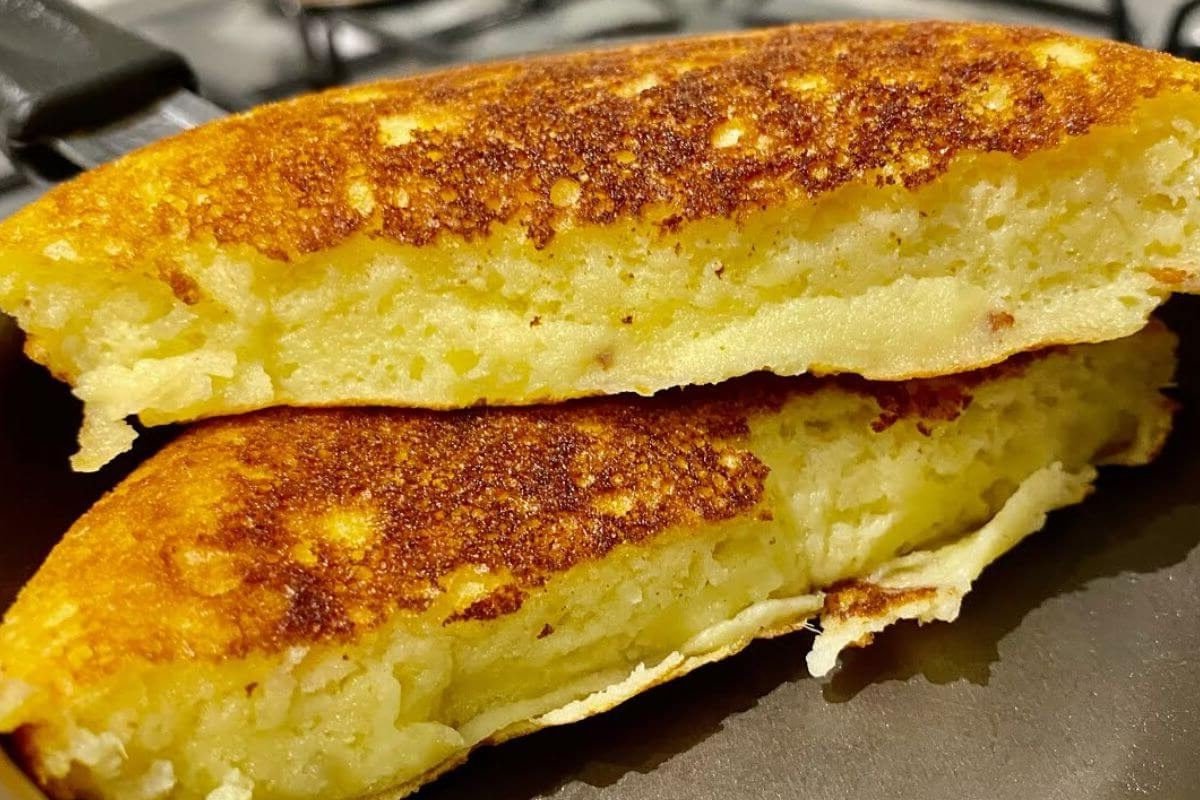 Lanche de frigideira com batata doce e apenas 1 ovo fica uma delícia