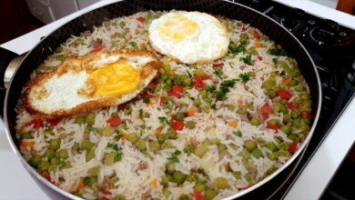 almoço completo na frigideira com carne moída