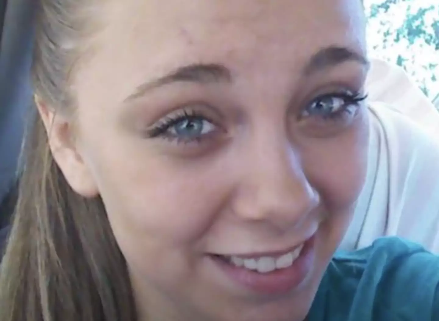 Mulher que arrancou os próprios olhos explica como sua Kaylee Muthart arrancou os próprios olhos durante uma alucinação induzida por drogas