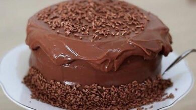 14 receitas de cobertura para bolo de aniversário que vão roubar a cena