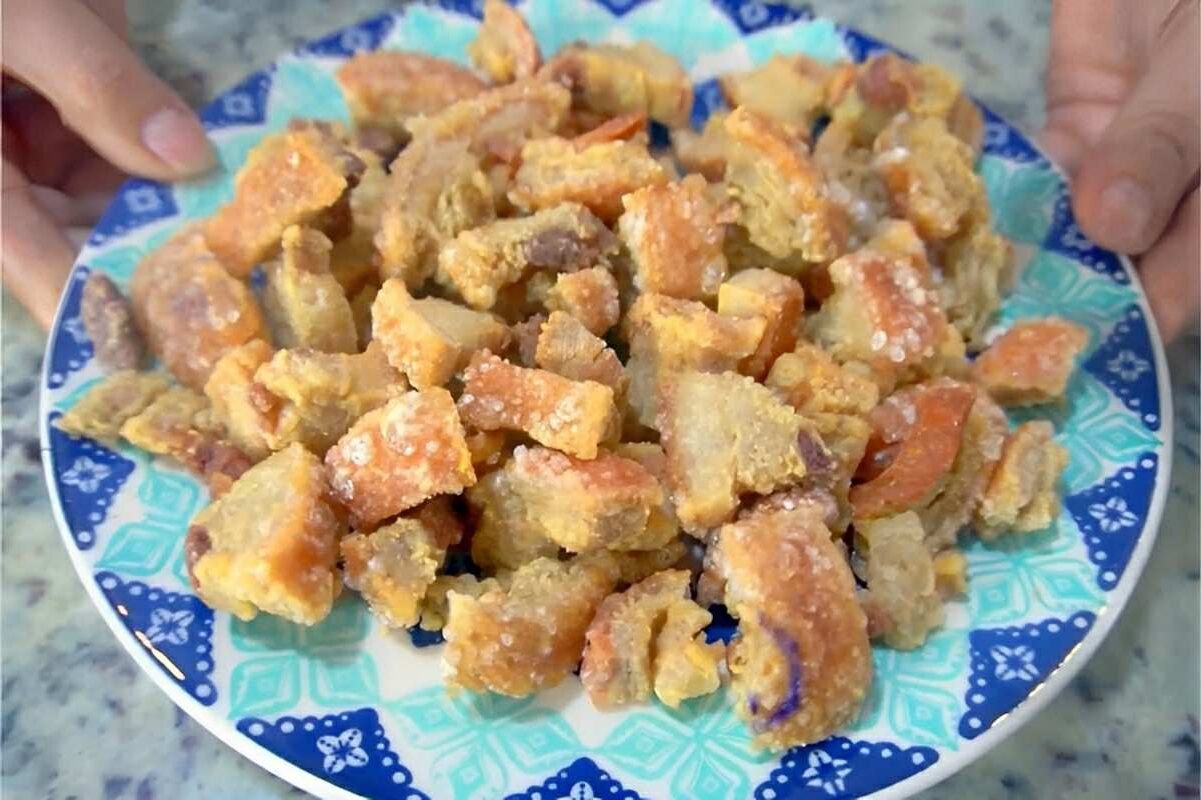 Torresmo na panela de pressão muito crocante e fácil de fazer para servir como petisco