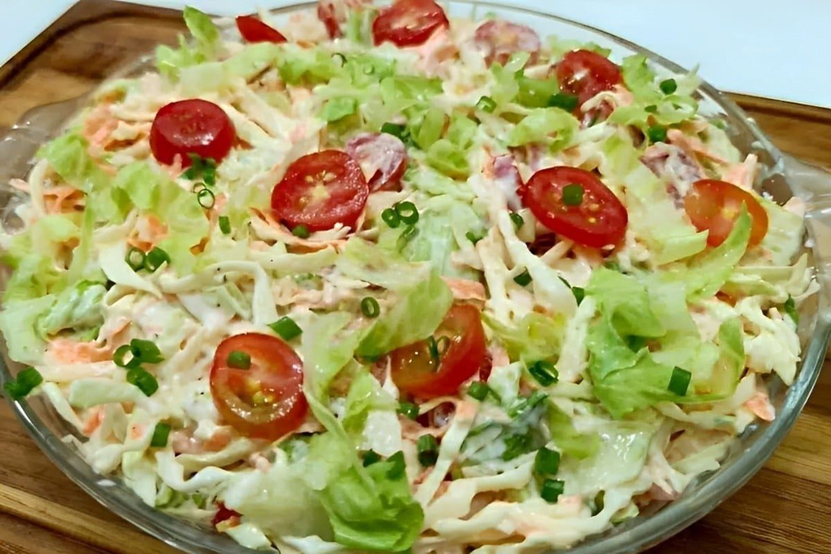 Salada de repolho cremosa: a entrada perfeita para qualquer ocasião