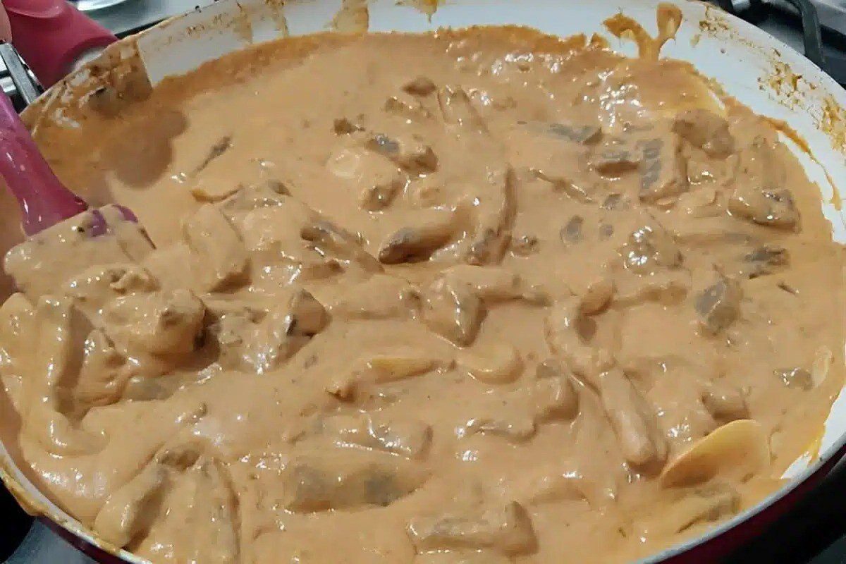 1749150969 Estrogonofe de restaurante delicioso e perfeito para o almoco em Estrogonofe de restaurante: delicioso e perfeito para o almoço em família
