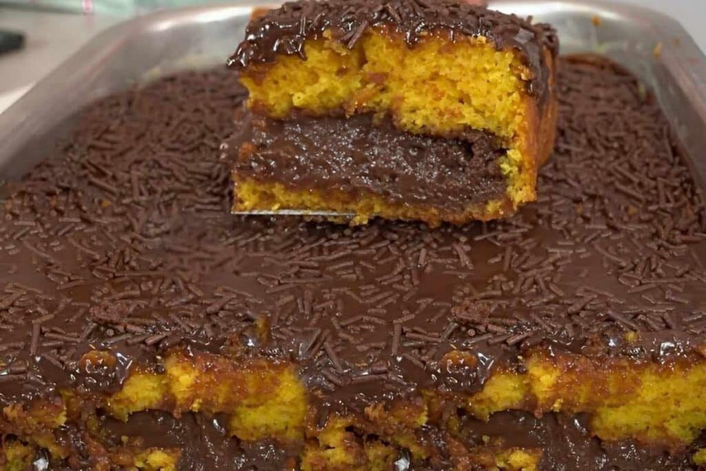Bolo de Cenoura recheado com brigadeiro: Receita fácil, deliciosa e pratica!
