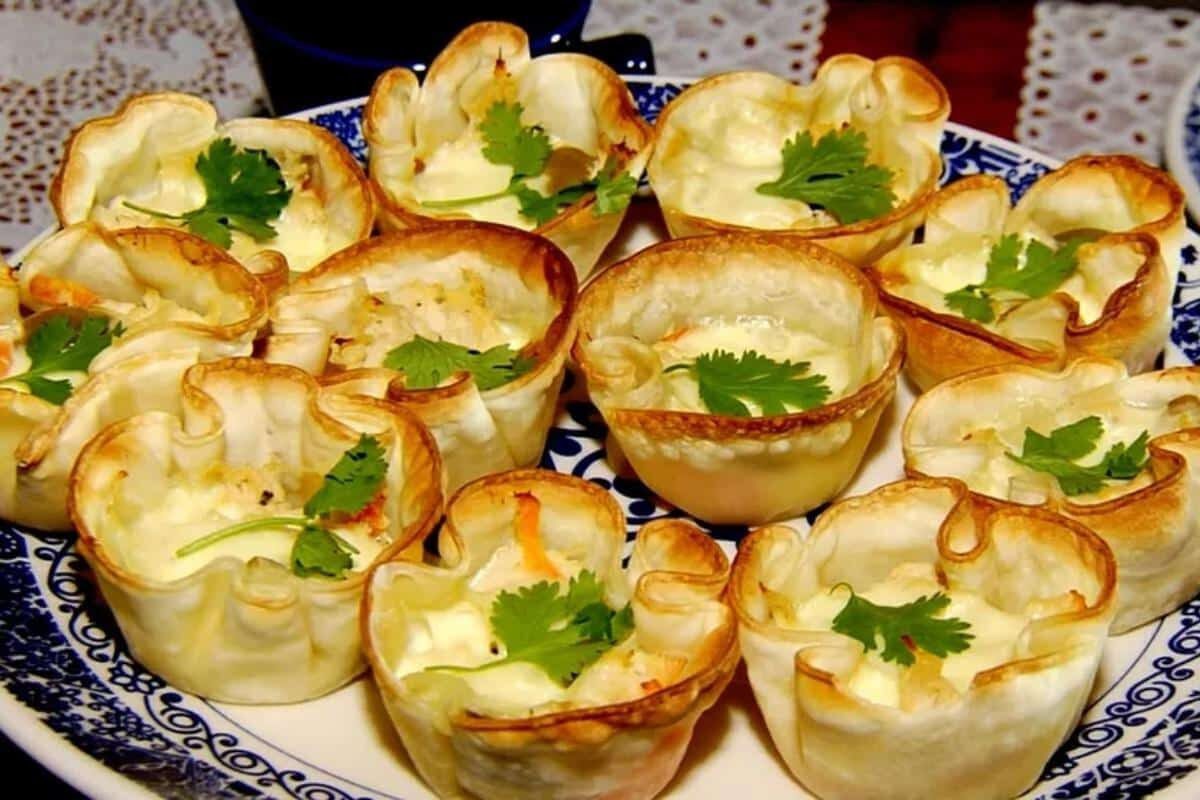 1749167049 Tortinha com massa de pastel Tortinha com massa de pastel um petisco fácil e delicioso para você receber suas visitas