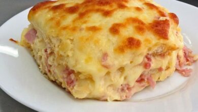 Lasanha de pão com presunto e queijo um prato reconfortante para toda a família