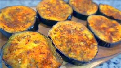 Berinjelas assadas são muito fáceis de preparar e incrivelmente suculentas