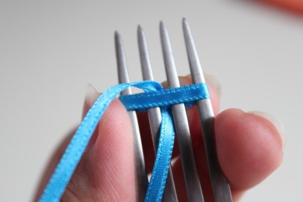 Como fazer laço com fita decorativa