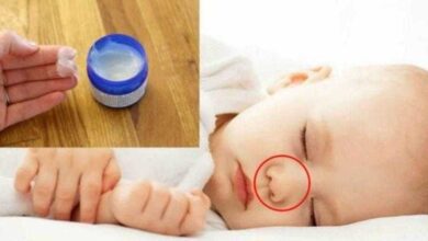 Bebê morre após mãe aplicar Vick Vaporub em seu nariz