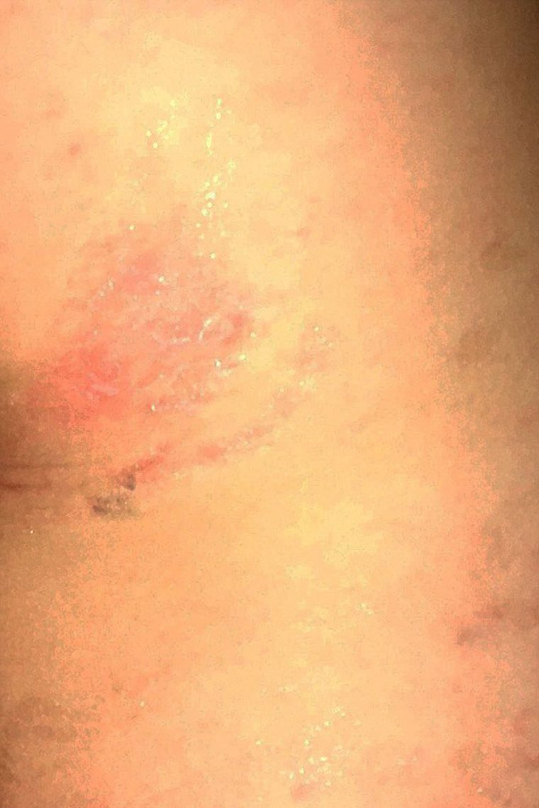 1749247029 729 Menina sai do banheiro chorando Entao sua mae ve o