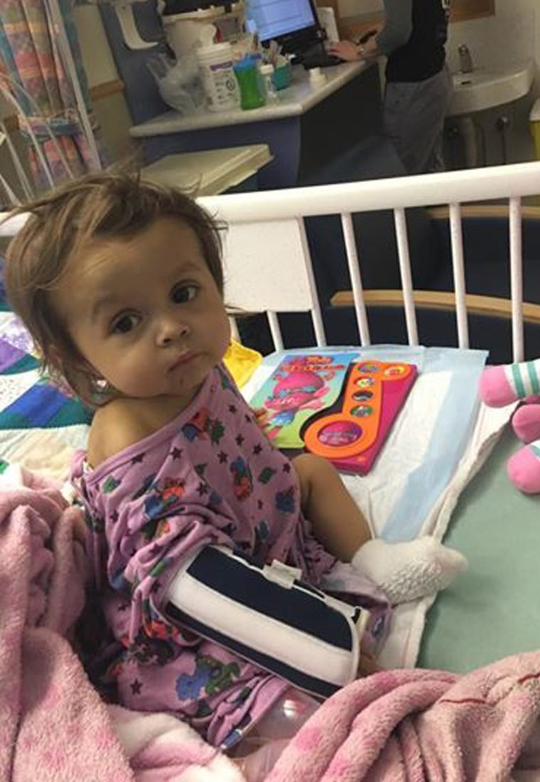 talia - Garota de 22 anos foi contratada para cuidar desse bebê durante 3 semanas