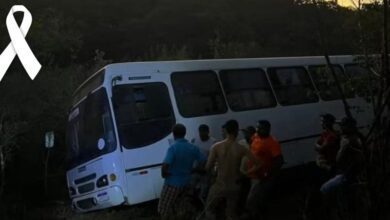 Ônibus que levava jovens para cerimônia de crisma despencou de uma ponte e deixou vítimas fatais e feridos