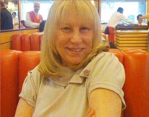 1749260409 320 Veja como esta Gina a mulher dos palitos de dente