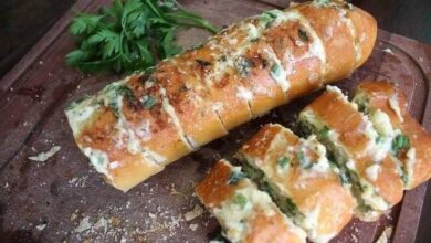 Pão de Alho com Três Queijos