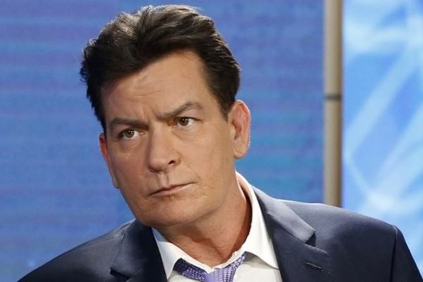 1749262465 621 7 famosos que vivem com o virus HIV