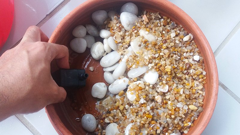 1749268386 536 Como fazer fonte de agua decorativa colocação da bomba como fazer fonte de água decorativa