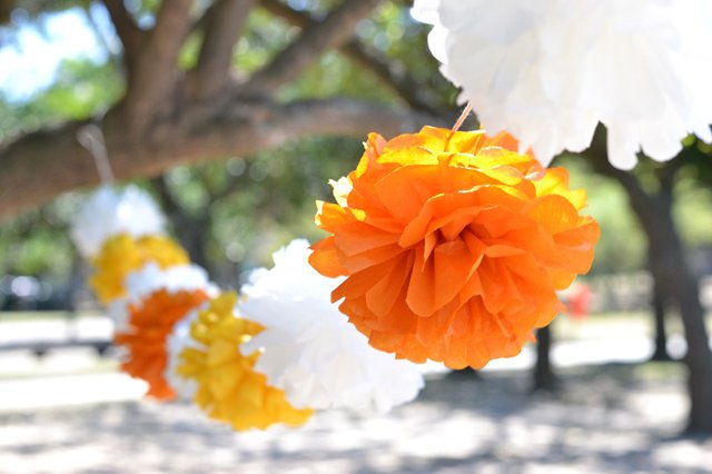 cordão de pompons de papel