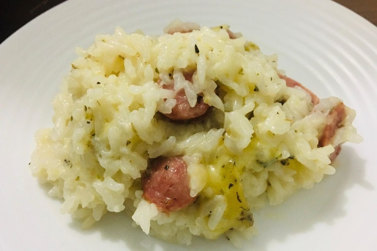 Risoto cremoso com linguiça fininha