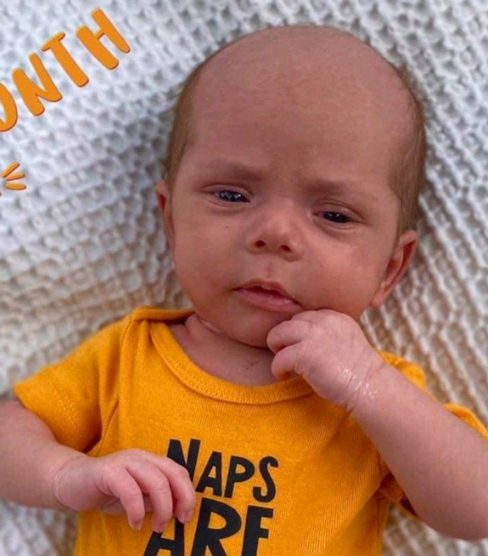 1749494169 205 17 Bebes fofos que ja parecem ter nascido com 50 blank