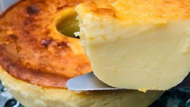 bolo moça cremosa molhadinho e saboroso que parece um pudim