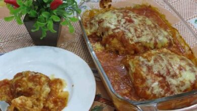 Peito de frango recheado simples e fácil de preparar