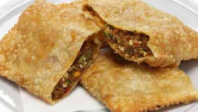 Pastel com carne moída temperada