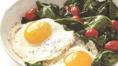 Ovos com Espinafre e Tomate