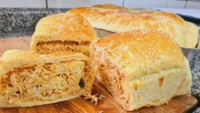 Pão recheado com frango cremoso