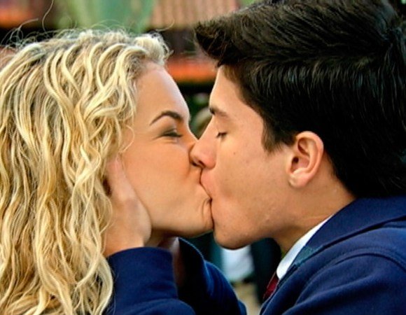 1749546310 830 5 Coisas que voce jamais deve fazer ao beijar