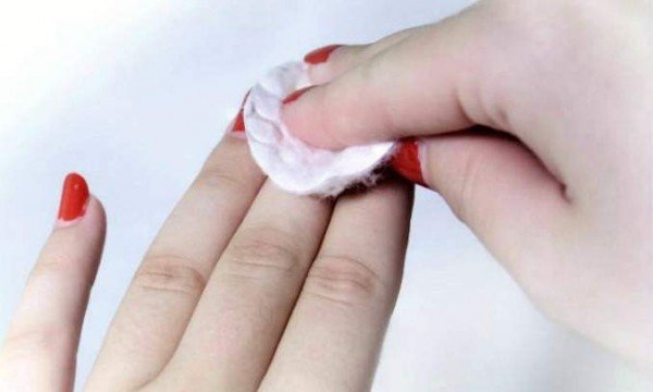 1749681327 326 5 coisas que voce pode fazer com o desodorante e remover