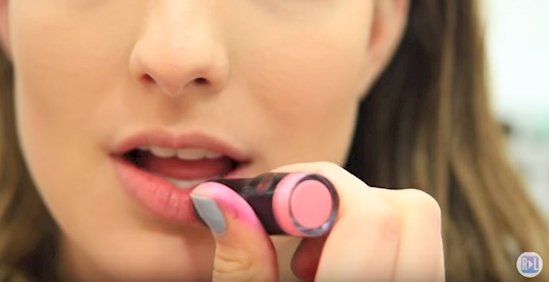 1749685012 821 Como fazer batom em casa com apenas 3 ingredientes 9