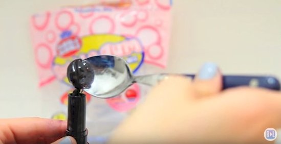 1749685012 892 Como fazer batom em casa com apenas 3 ingredientes 7